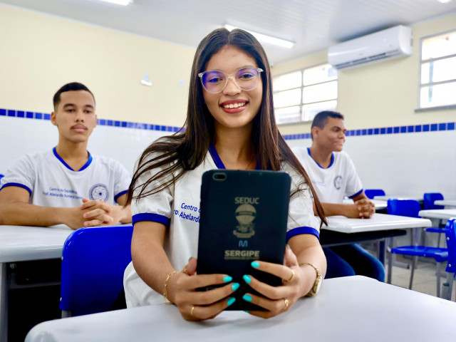 Rede estadual de Sergipe atinge 100% de escolas com internet segura e gratuita