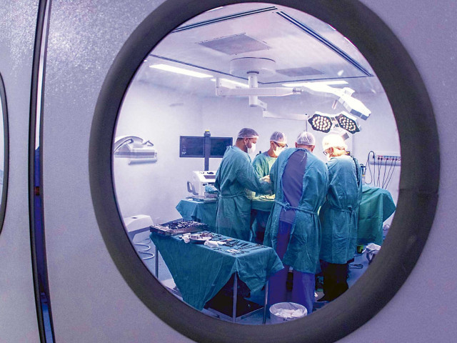 Huse supera meta anual e registra 8.832 cirurgias em 2025