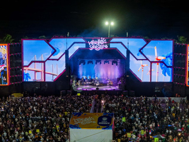 Primeira noite do Verão Sergipe 2026 reúne multidão na Barra dos Coqueiros
