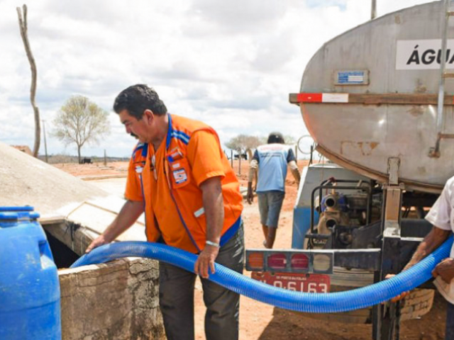 Caravana da Água garante abastecimento a 10 municípios de Sergipe em situação de seca