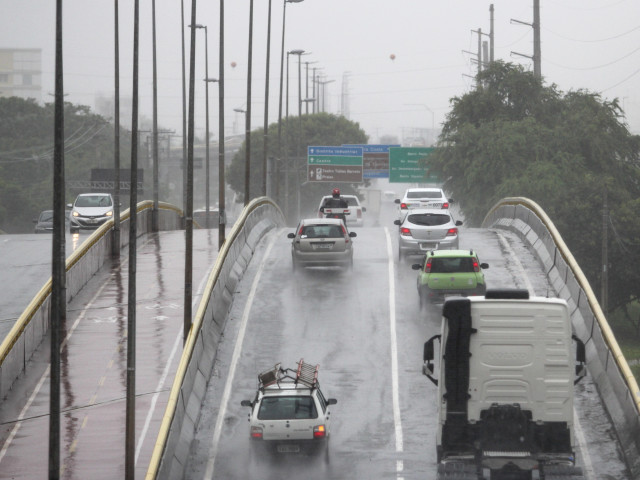 Semac renova alerta para chuvas moderadas a intensas em todo Sergipe até terça-feira