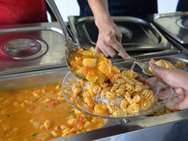Filé de camarão reforça merenda em 144 escolas estaduais de Sergipe
