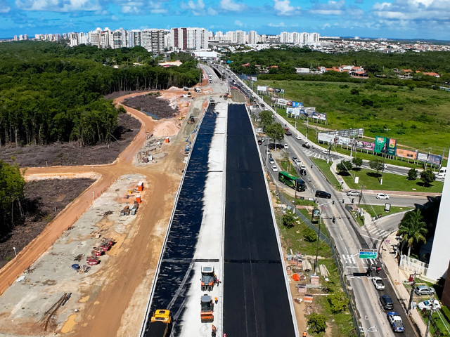 Pavimentação do viaduto no Complexo Viário Senadora Maria do Carmo Alves entra na etapa final