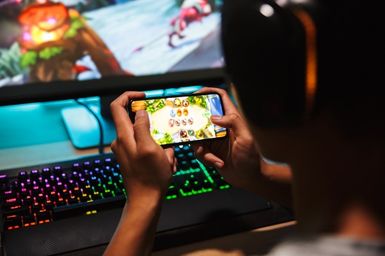 Retrô Games: Um Mergulho na Nostalgia e Cultura Geek no Shopping Praia Sul