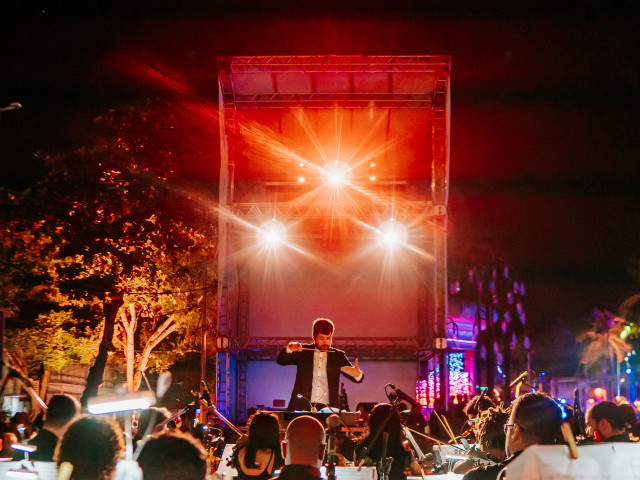 Uma Noite Mágica: Orquestra Sinfônica e Calcinha Preta Brilham no Arraiá do Povo