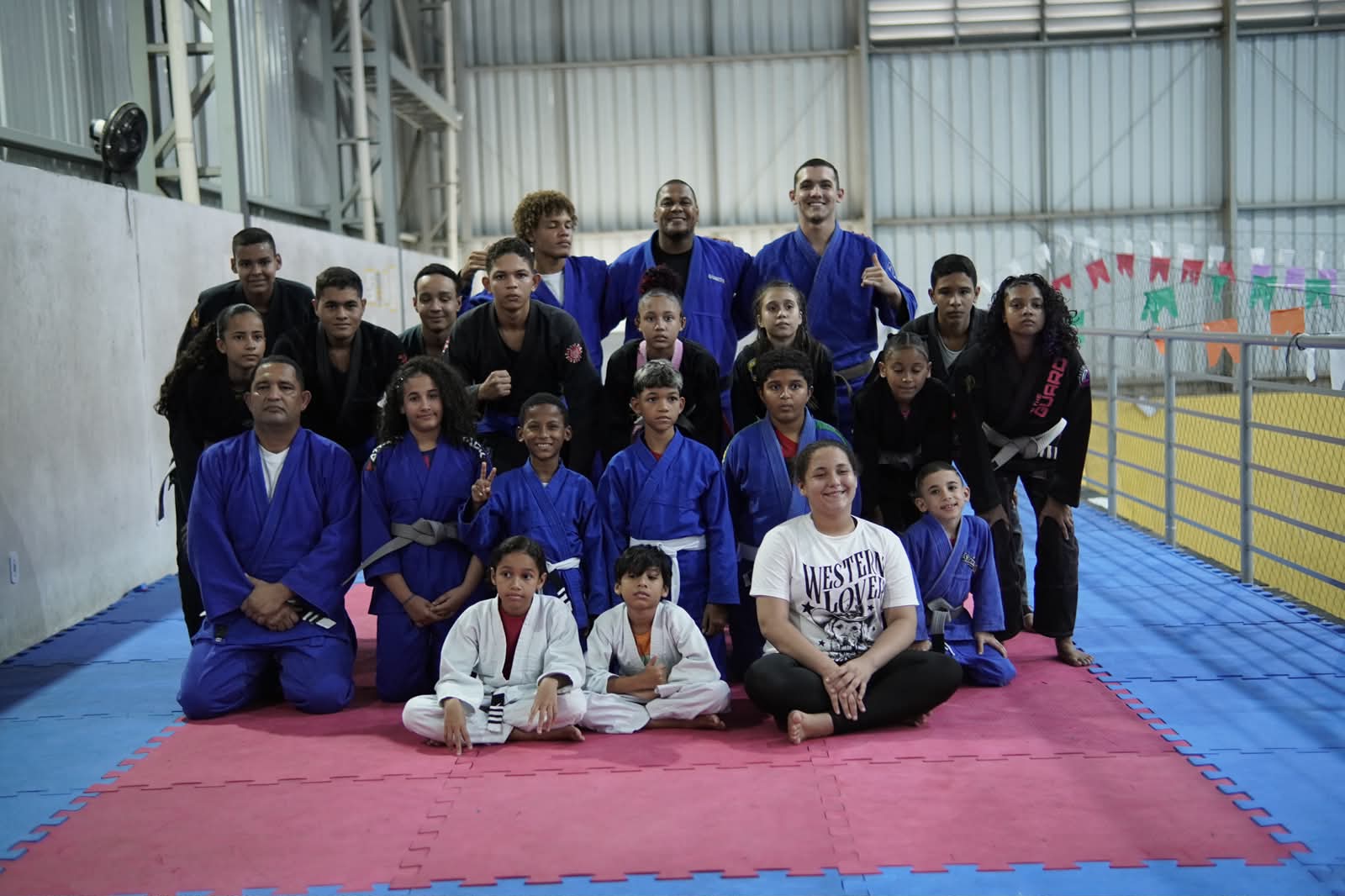 Cerimônia de Troca de Faixa Celebra Avanços de Alunos no Jiu-Jítsu em Aracaju