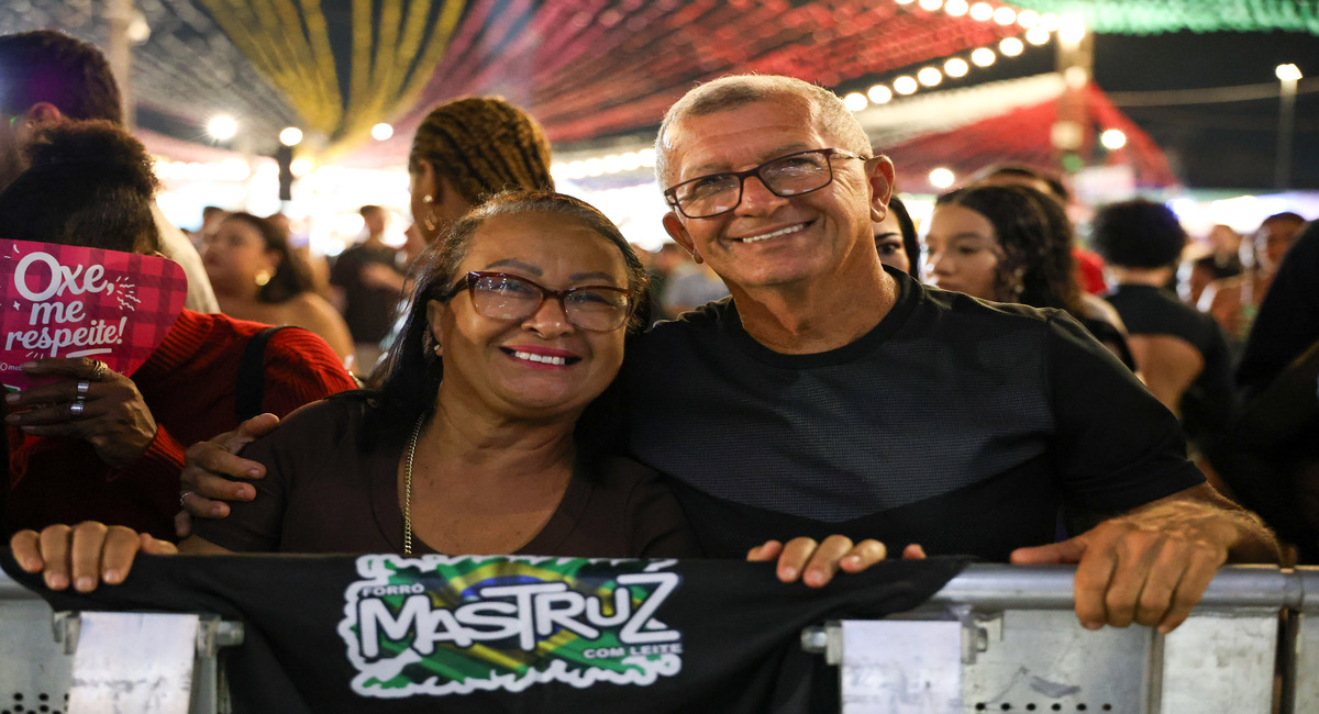 Fãs madrugam na grade do Forró Caju para viver show dos ídolos de perto