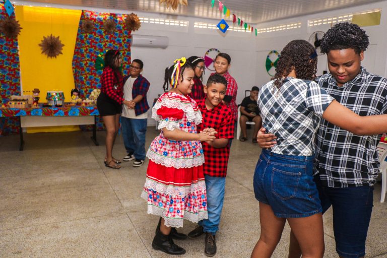 Festejos Juninos Alegram Crianças e Adolescentes do Cras Gonçalo Rollemberg