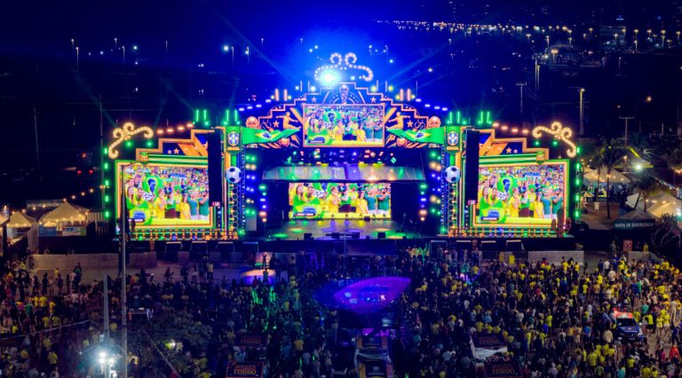 Forró das antigas e Copa do Mundo agitam a noite do Arraiá do Povo