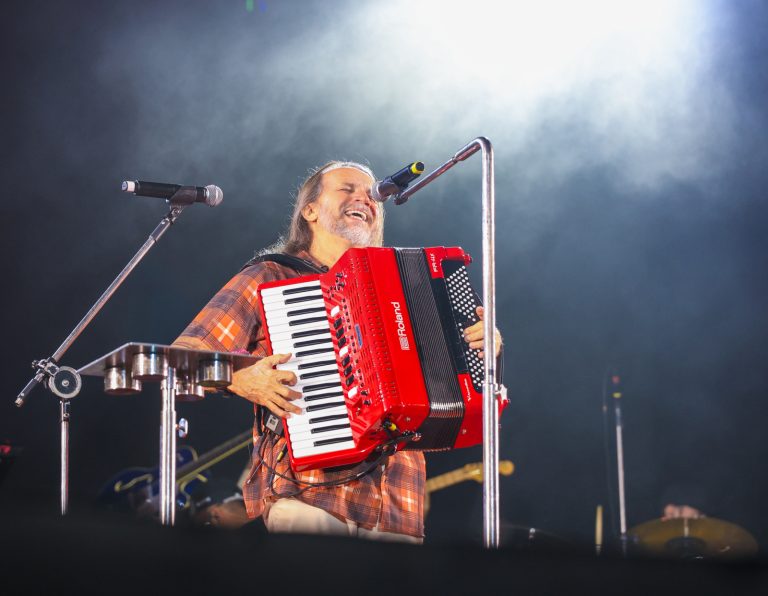 Forró e Sertanejo Brilham na Oitava Noite do Forró Caju na Praça dos Mercados