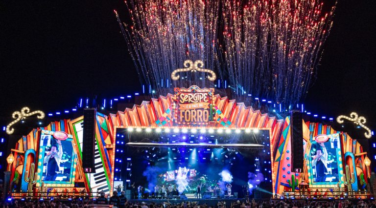Forró tradicional e romântico embalam noite inesquecível no Arraiá do Povo