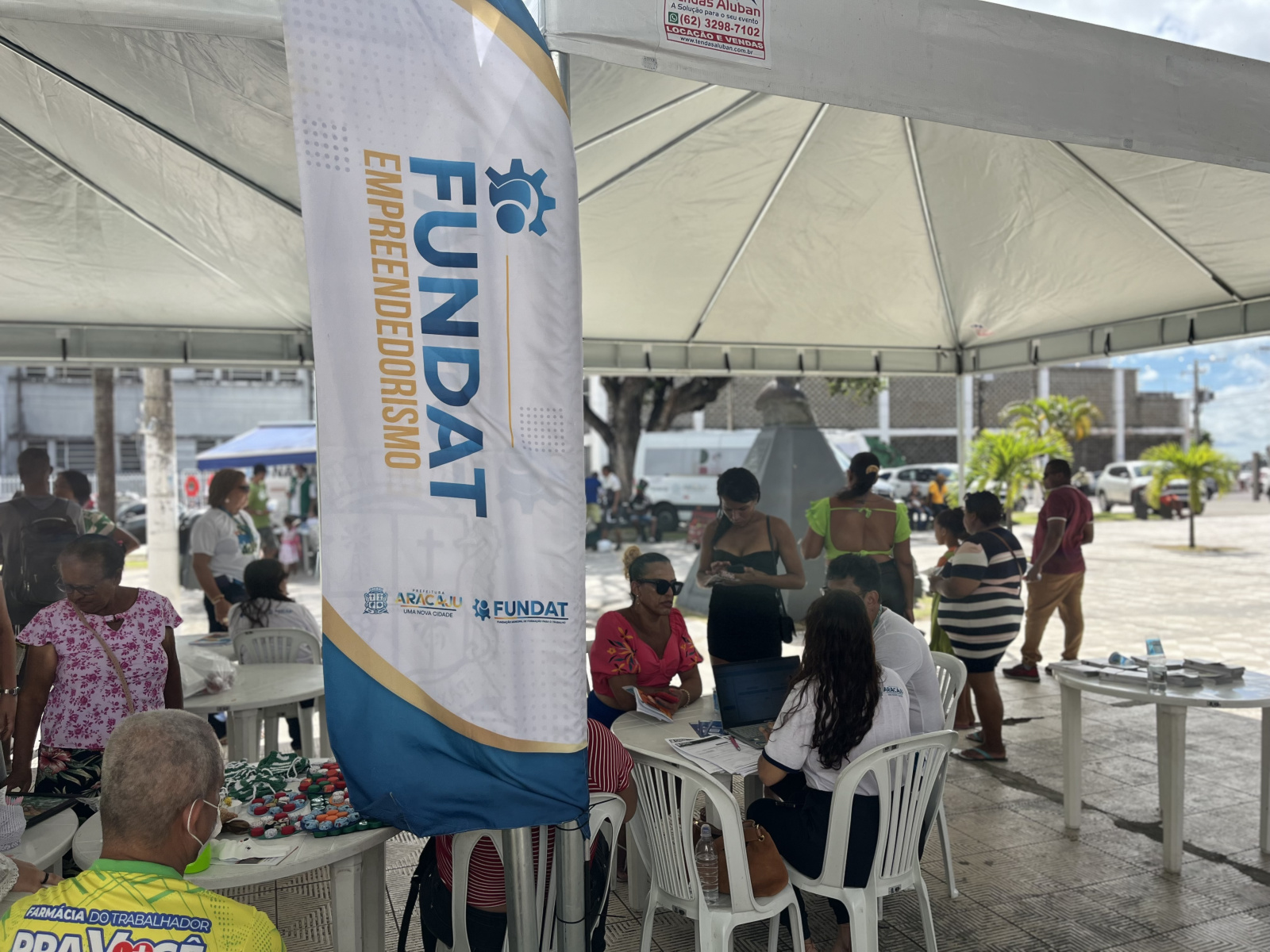 Fundat oferece novas oportunidades de emprego e cidadania no Pop Rua Aju