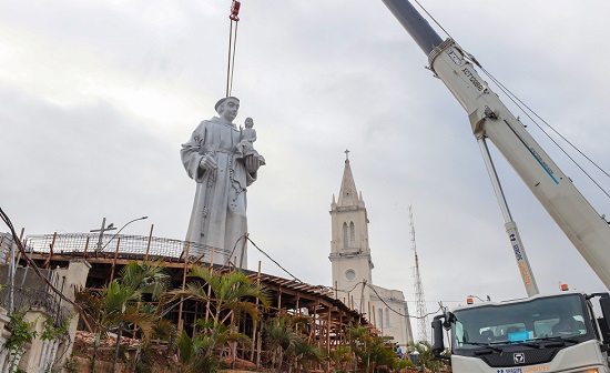 Santo Antônio de 12 metros transforma Colina em novo cartão-postal de Aracaju