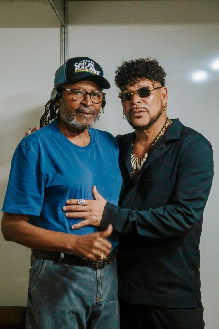 Jau e Edson Gomes agitam o pôr do sol na Orla de Atalaia em setembro