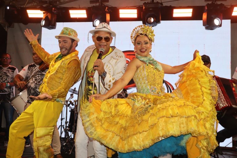 Palco Gerson Filho celebra forró raiz e conquista corações no Forró Caju 2026