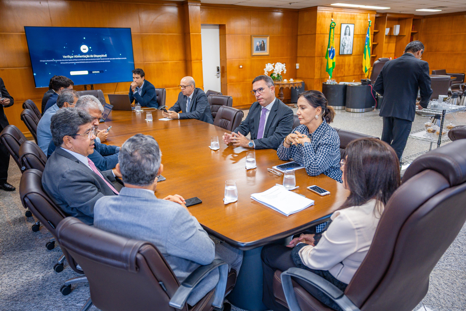 Prefeita Emília Corrêa apresenta novo modelo de licitação do transporte ao TCE