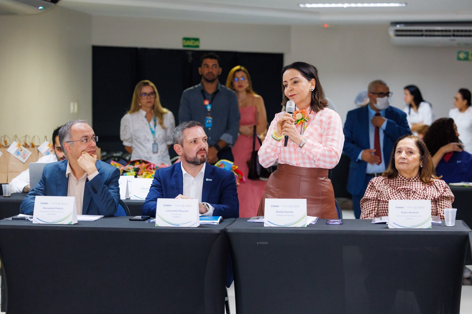 Prefeita Emília Corrêa destaca inovações na educação durante reunião do Consec em Aracaju