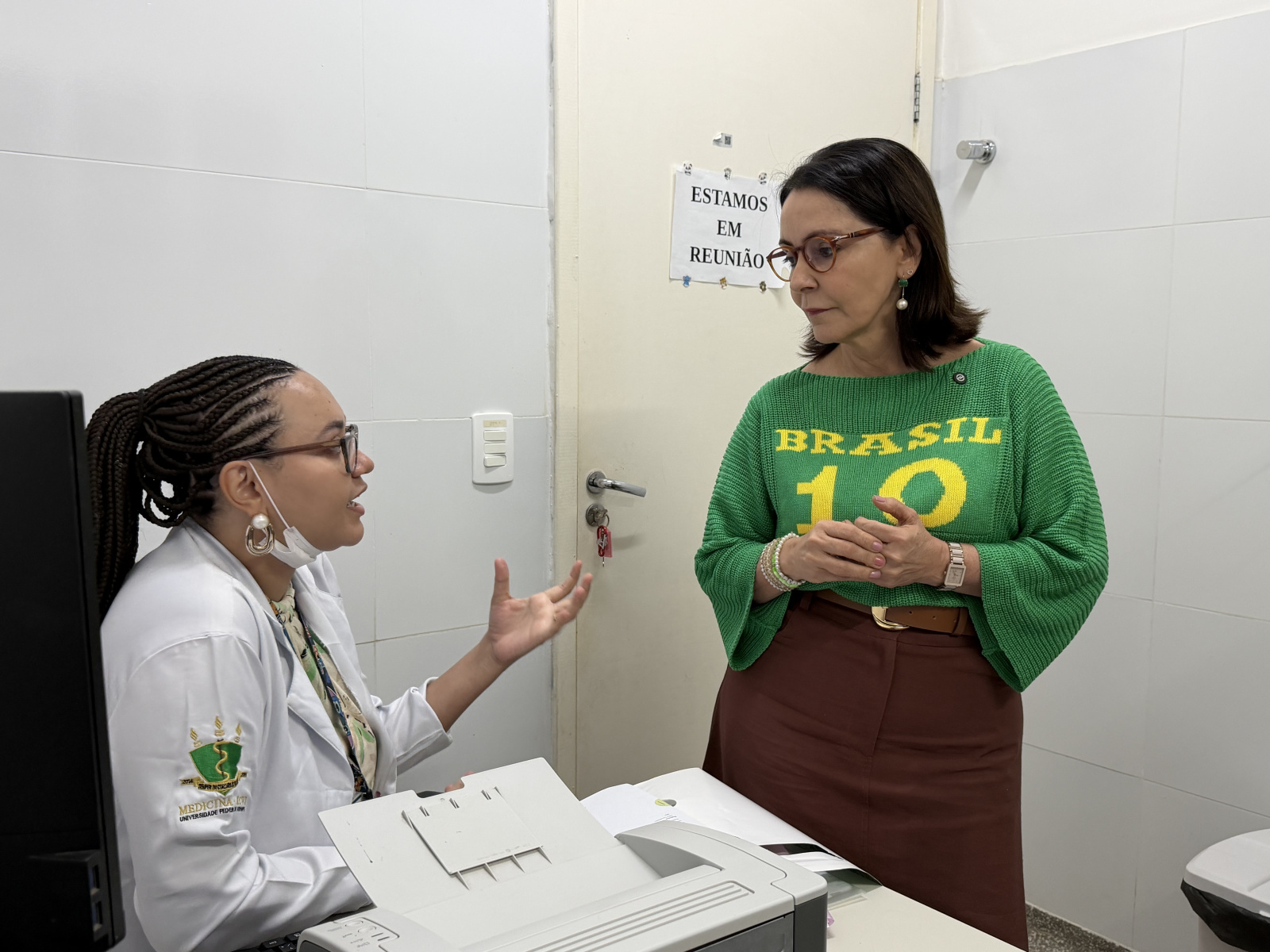 Prefeita Emília Corrêa visita USF Elizabeth Pita e mapeia demandas no Santa Maria