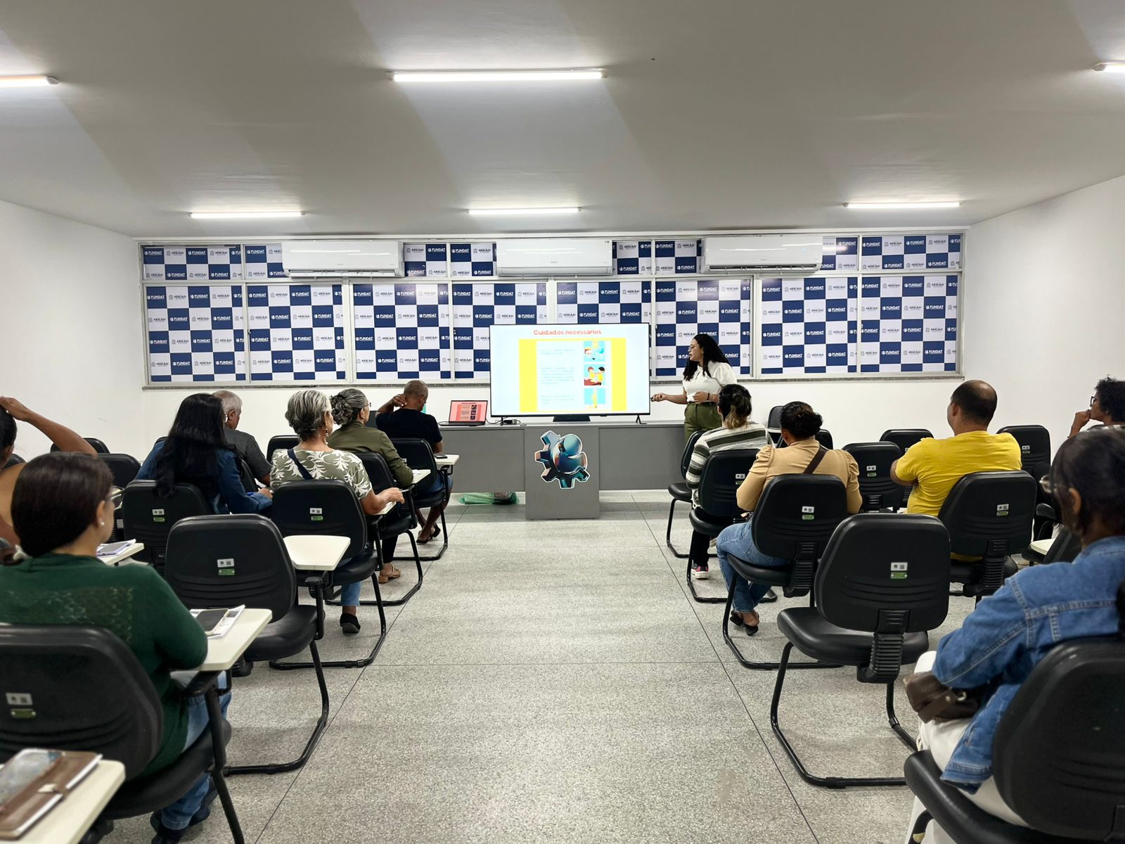 Prefeitura de Aracaju certifica 60 alunos em curso sobre manipulação de alimentos