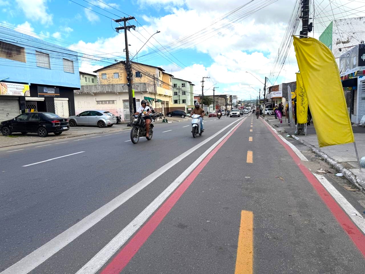 Prefeitura de Aracaju revitaliza sinalização da Avenida Santa Gleide para mais segurança