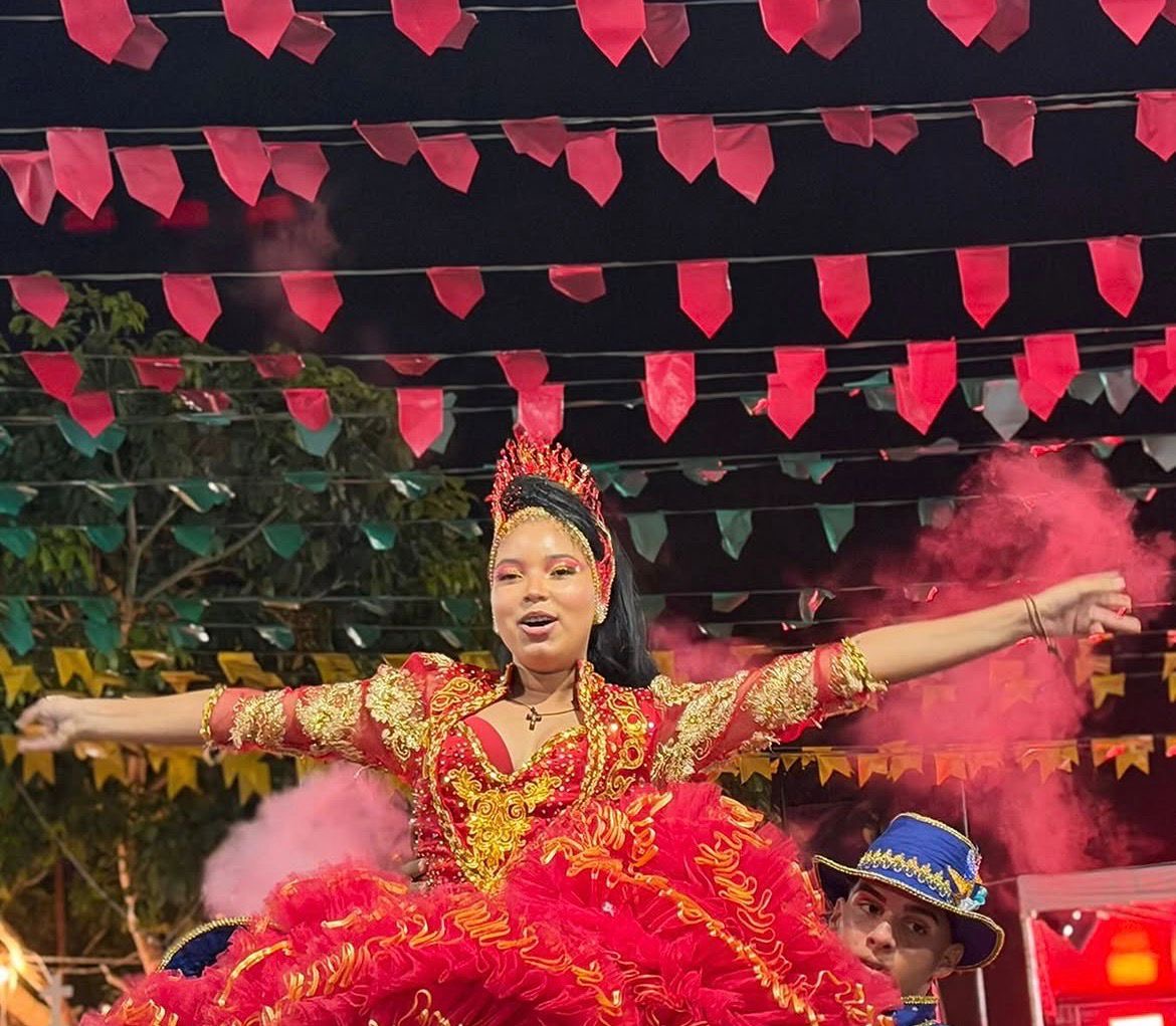 Quadrilha Laços Juninos Leva Cultura de Tomar do Geru à Bahia em Grande Apresentação