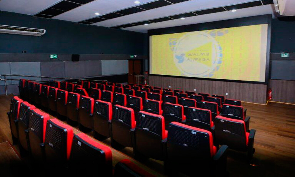 Aracaju tem cinema gratuito com rap, sonhos e futebol nesta semana