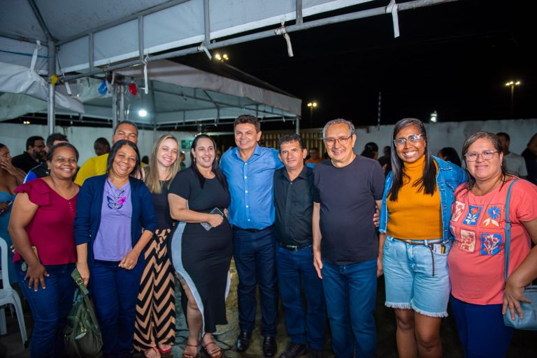 Eduardo Amorim e Valmir de Francisquinho se reúnem com agentes de saúde na zona Norte de Aracaju