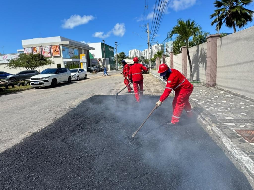Aracaju: mais de 15 bairros recebem serviços de tapa-buraco e recapeamento