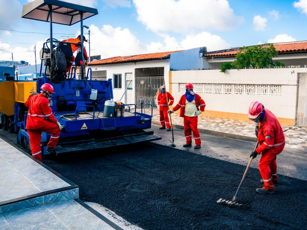 Aracaju pavimenta mais de 300 ruas em 18 meses e transforma mobilidade