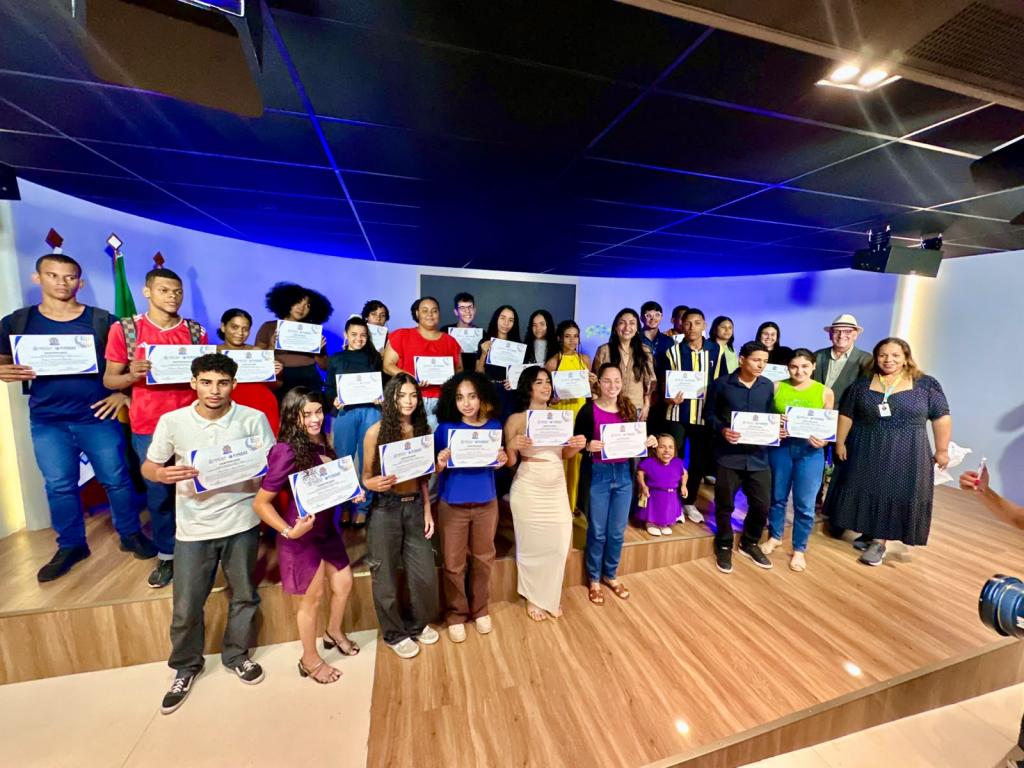 Jovens de Aracaju recebem certificados e iniciam jornada rumo ao emprego