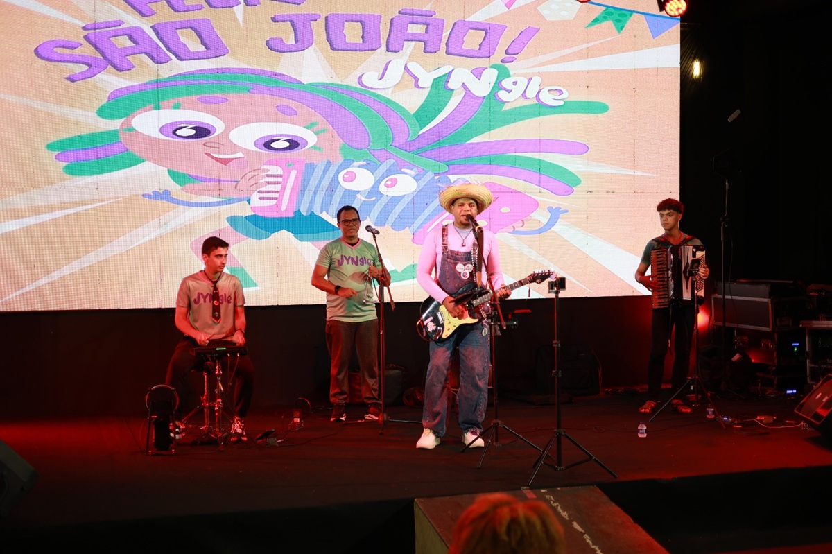 JYNgle traz alegria à Vila do Forró com espetáculo infantil e cultural para toda a família