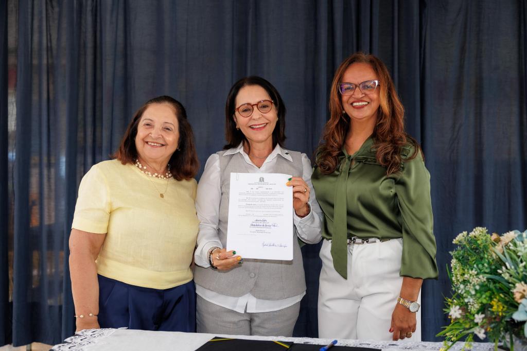 Prefeita Emília apresenta Bolsa Aju e valoriza o magistério em Aracaju