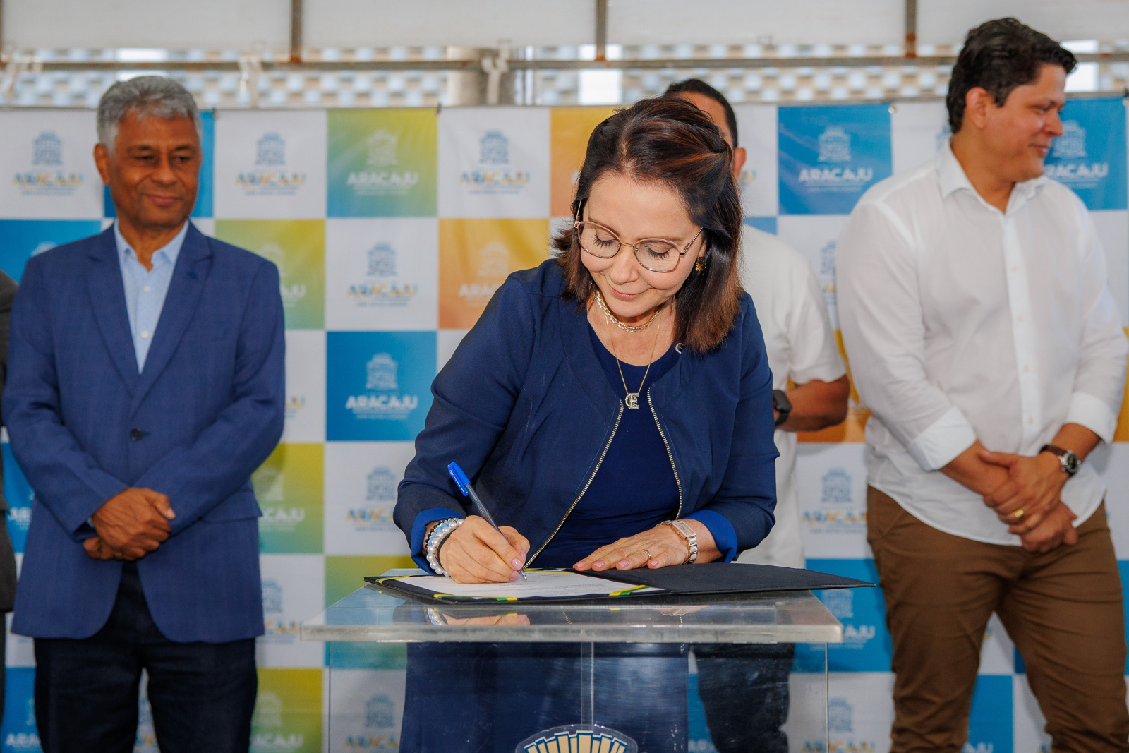 Prefeita Emília inicia requalificação da Praça General Valadão e Ilha dos Ambulantes