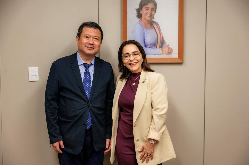 Prefeita Emília promove diálogo com Consulado Chinês para parcerias futuras