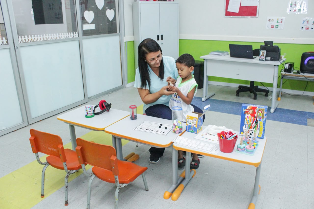 Prefeitura de Aracaju amplia atendimento especializado e valoriza a educação inclusiva