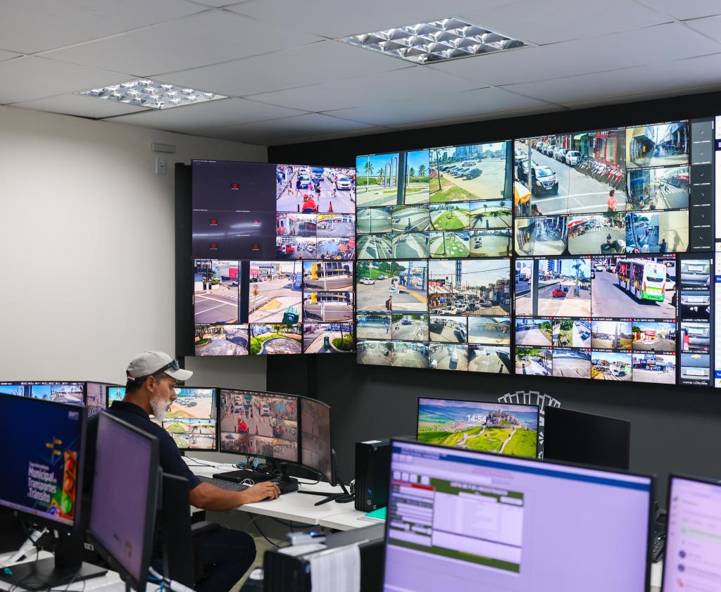 Prefeitura de Aracaju amplia monitoramento com instalação de 10 novos totens inteligentes