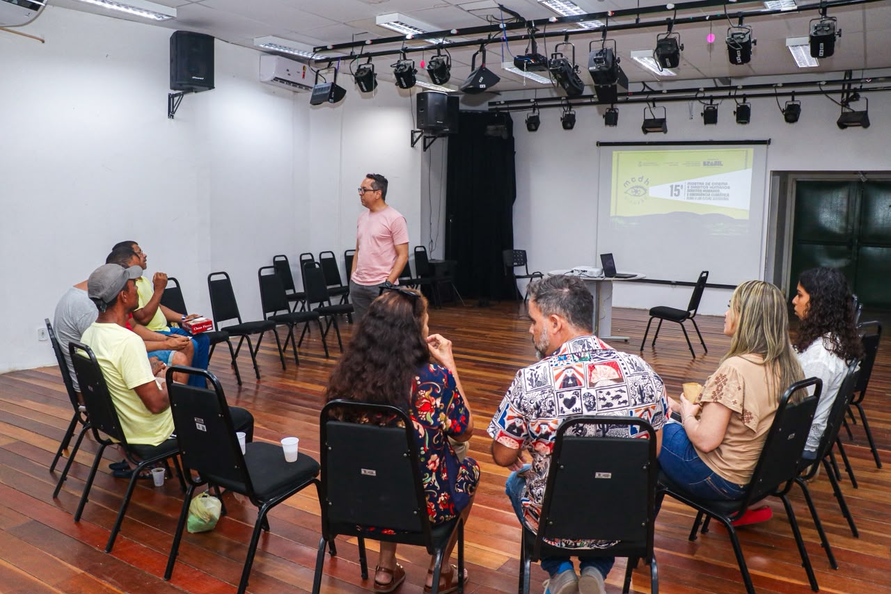 Prefeitura de Aracaju promove cinema sobre cidadania para assistidos da Casa Acolher