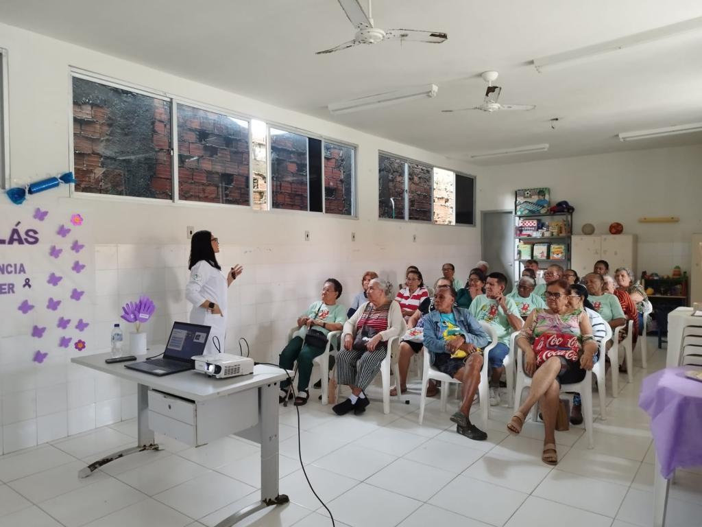 Agosto Lilás leva debate sobre violência contra a mulher ao Cras Jardim Esperança