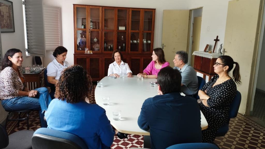 Aracaju avalia ampliar assistência à primeira infância na Casa Amélia Leite