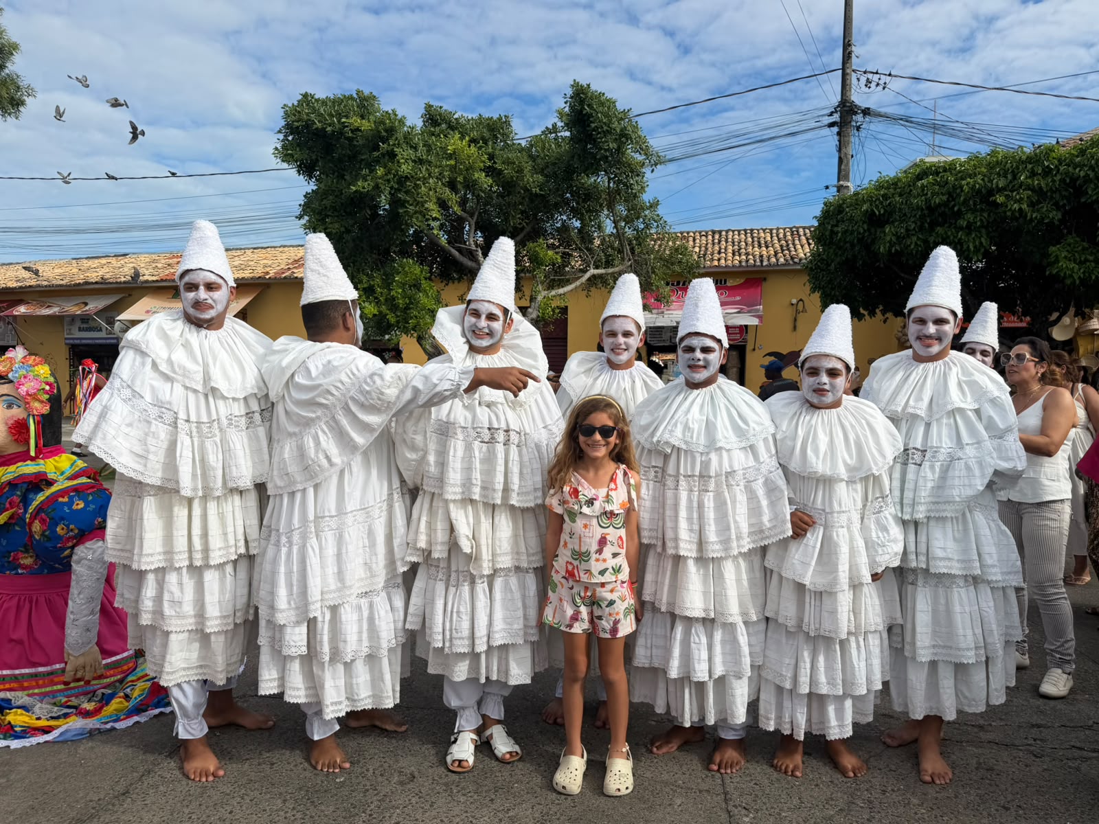 Dia do Folclore: cortejo enche o Centro de Aracaju de cores, batuques e tradição