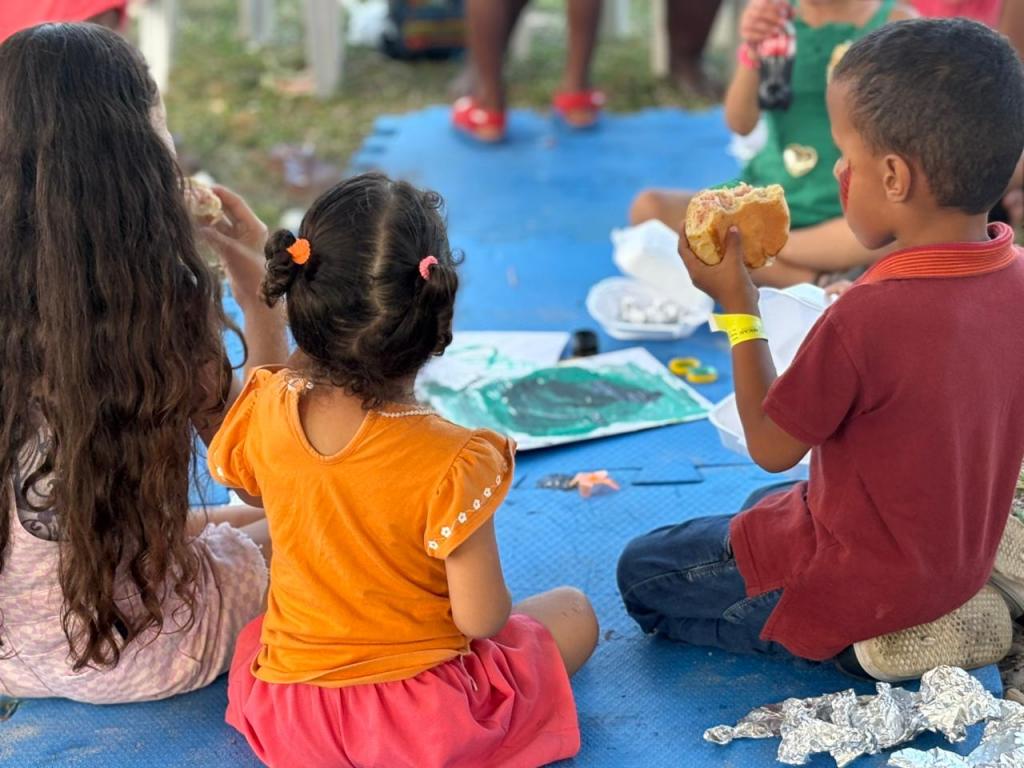 Criança Feliz leva cuidado e lazer a famílias no Parque da Sementeira