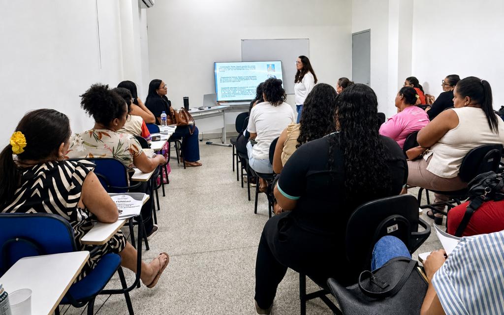Fundat capacita ambulantes e conclui três turmas de informática em Aracaju