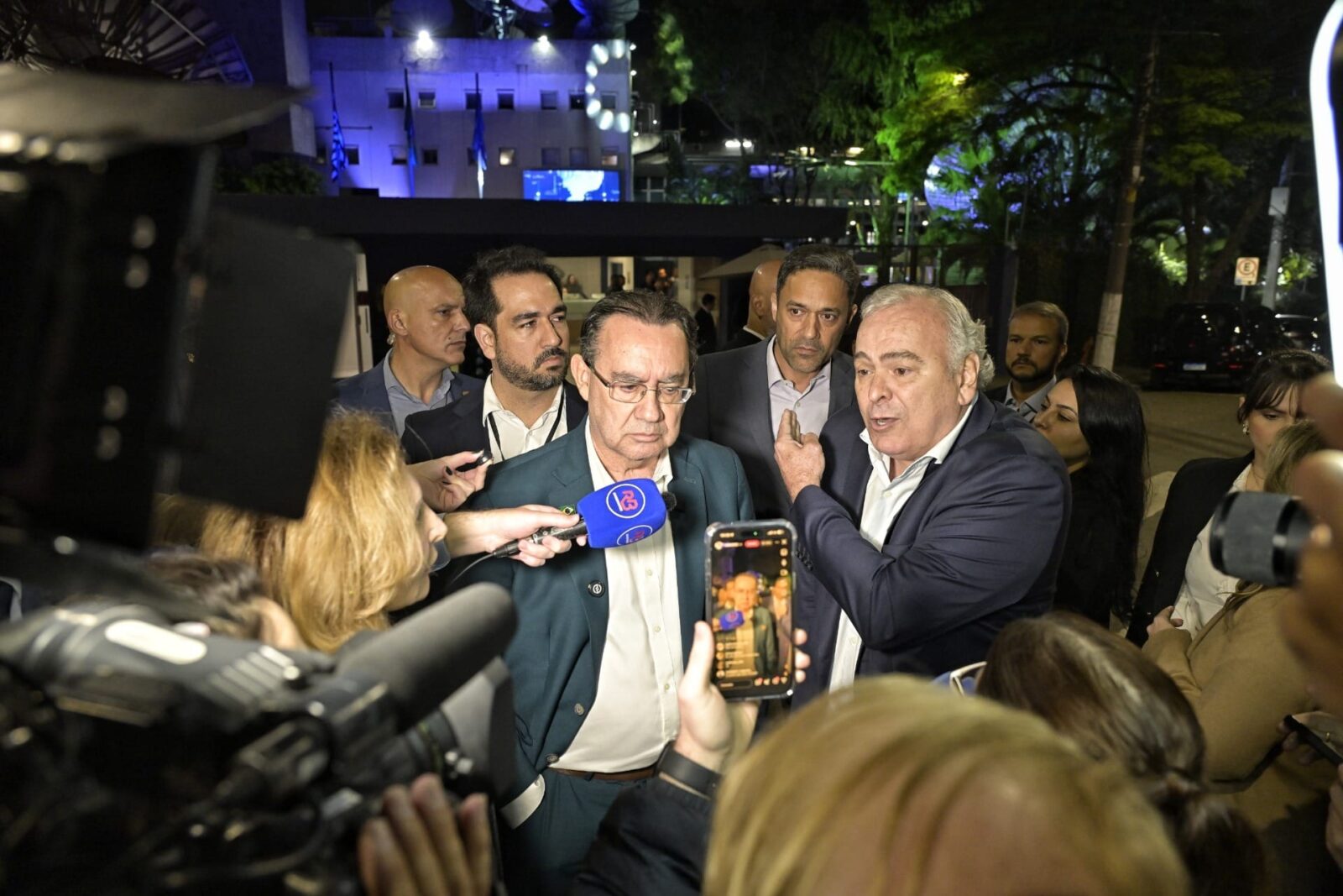 Crescimento de Augusto Cury nas redes acende alerta em campanhas rivais; entenda