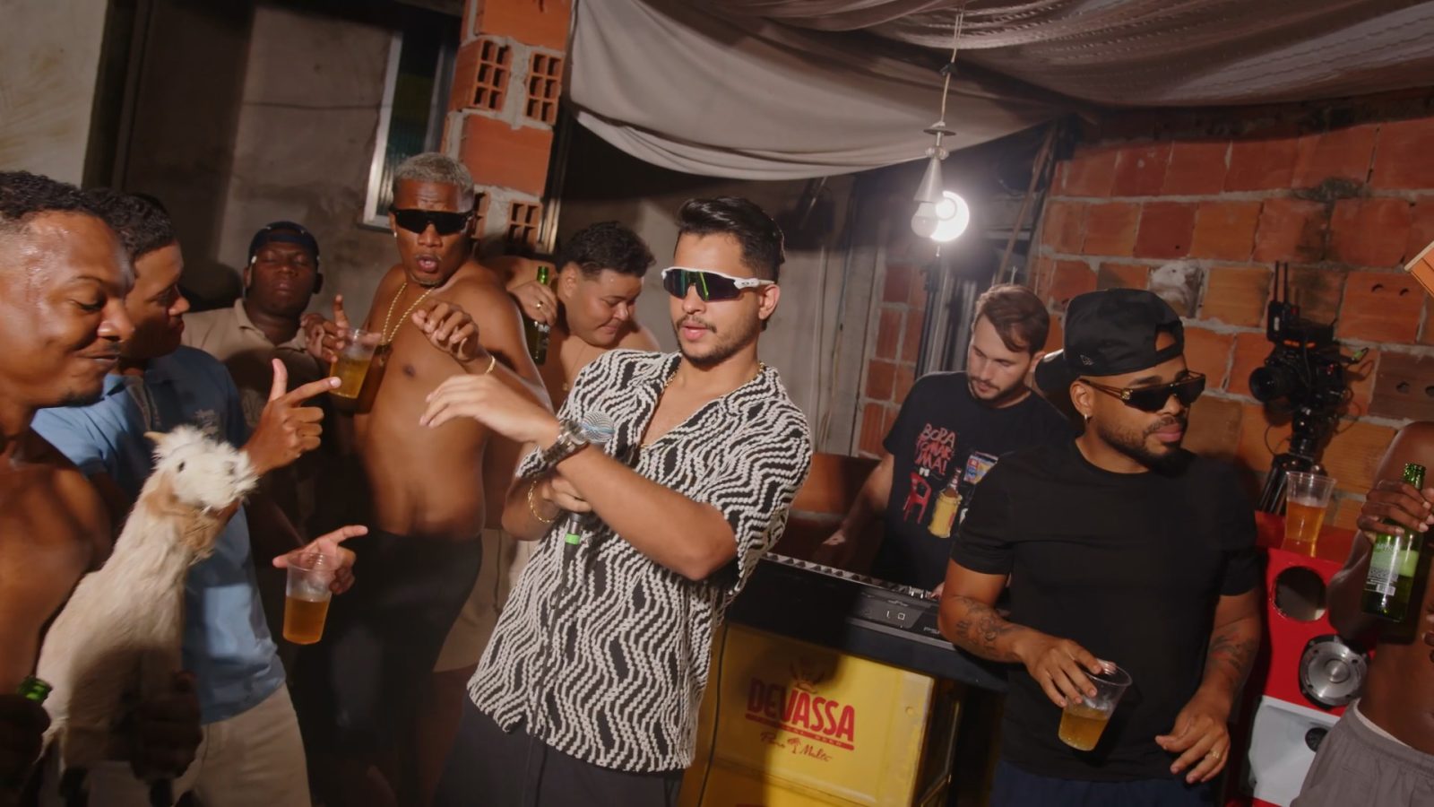 Mikael Santos celebra amor em novo clipe de ‘Meu Bem Querer’