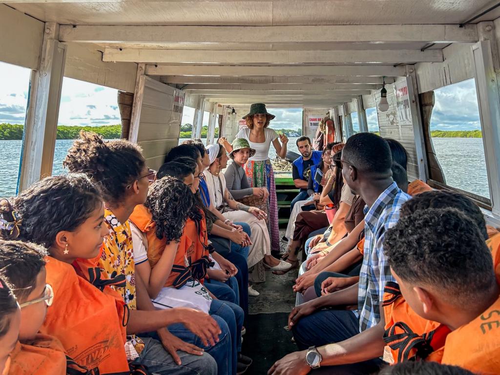 Passeio de Tototó aproxima estudantes de Aracaju do manguezal