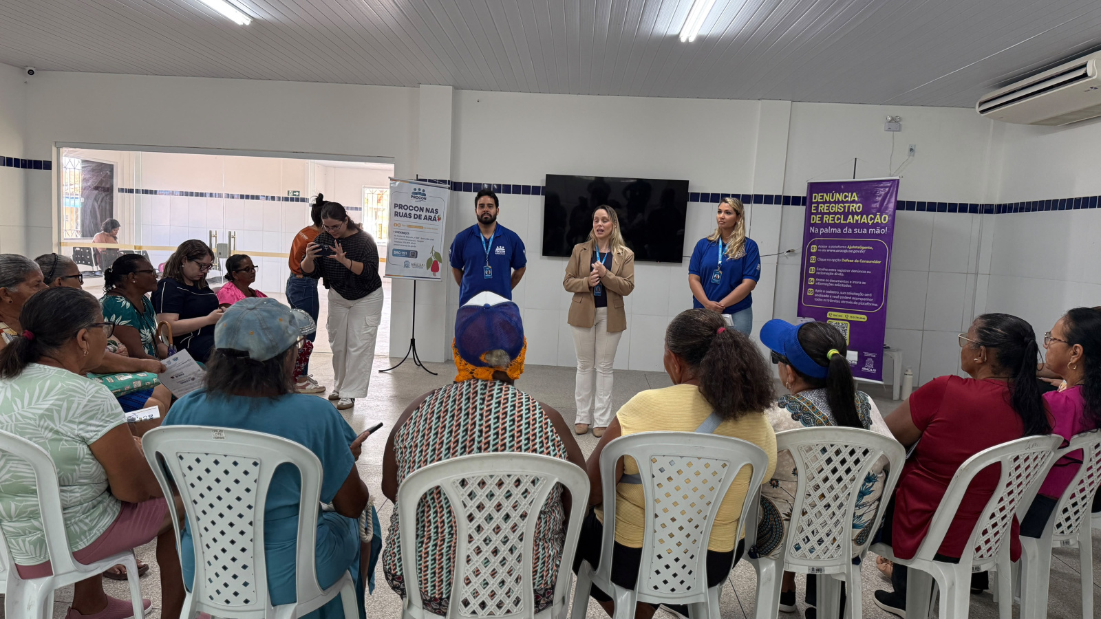 Procon Aracaju orienta idosos sobre golpes digitais no CRAS 17 de Março
