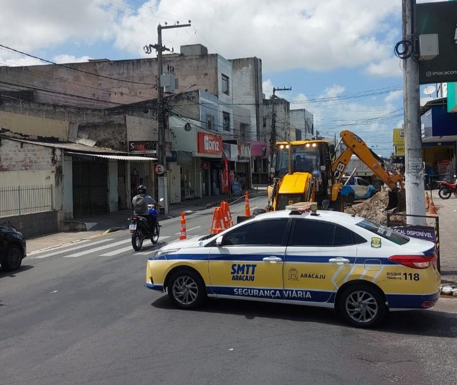 Reparo em tubulação altera trânsito na Mariano Salmeron, em Aracaju