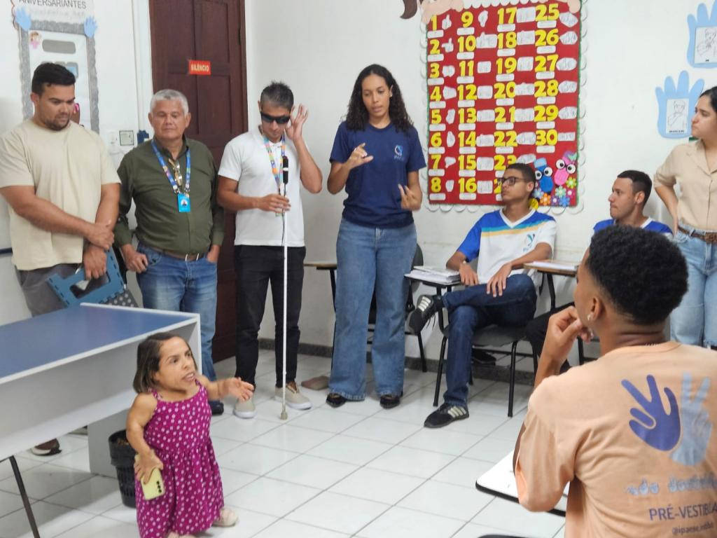 Semdef conhece educação bilíngue desenvolvida pelo Ipaese em Sergipe