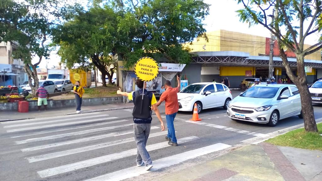 SMTT promove ações educativas pela Semana do Dia do Pedestre em Aracaju
