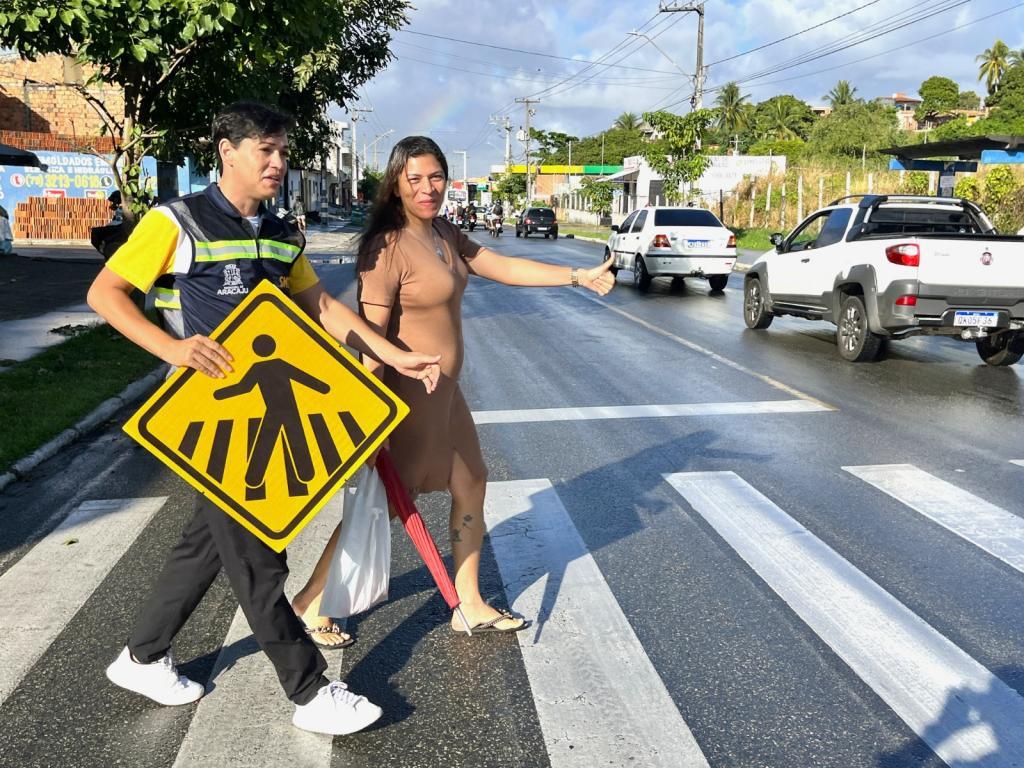 SMTT reforça educação para travessias seguras em Aracaju